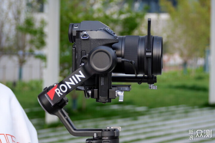 DJI RS 4相机稳定器首发评测：效率大提升_新浪众测