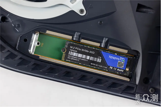 给PS5加装一块1TB M.2，腾隐SSD TQP4000实测_新浪众测