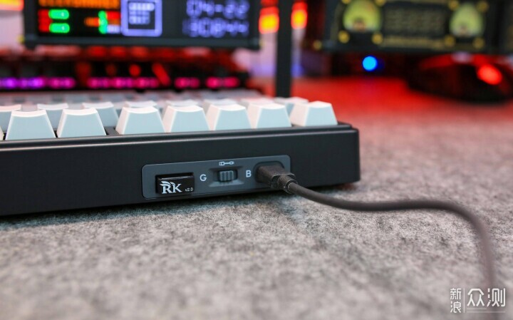 探索 RK 机械键盘的个性化魅力和 RGB 效果_新浪众测