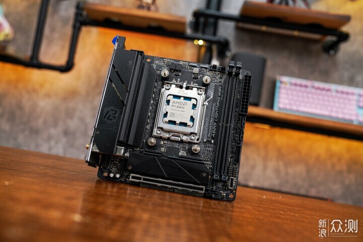 AMD 8600G打造书架上的 6.9Lmini影音主机_新浪众测