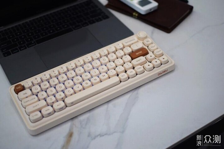 达尔优小方糖Z68三模机械键盘舒适与颜值并存_新浪众测