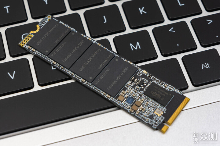 紫光闪存UNIS SSD S2 Ultra PCIe4.0 固态硬盘_新浪众测