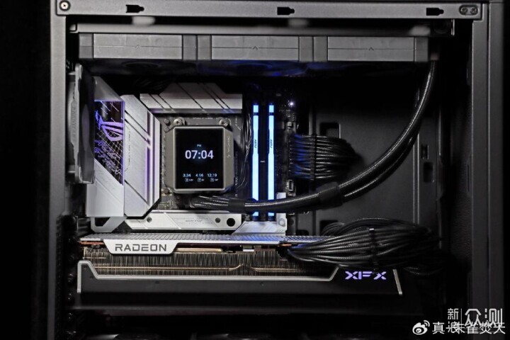 满载功耗仅有 88W？R7 9700X 逆袭 14700K！_新浪众测