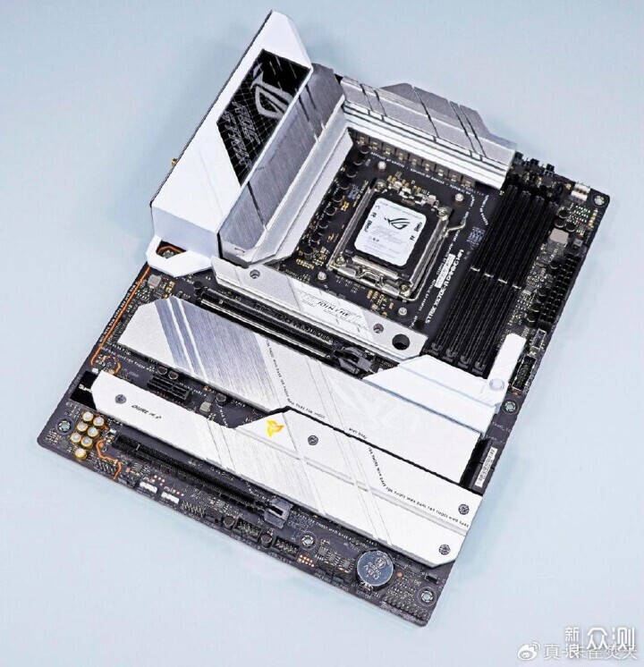 满载功耗仅有 88W？R7 9700X 逆袭 14700K！_新浪众测