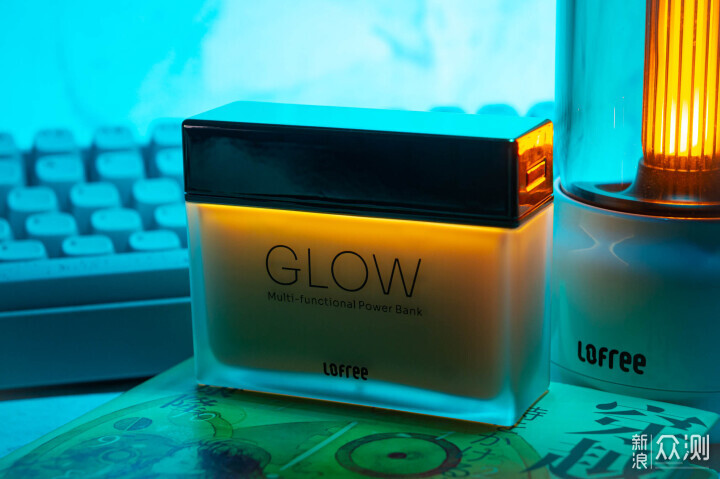 會發光的粉底液？洛斐GLOW聚光多功能移動電源_新浪眾測