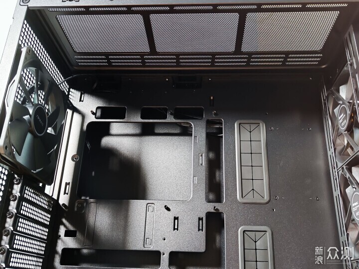 告别积热烦恼，安钛克FLUX机箱装机_新浪众测