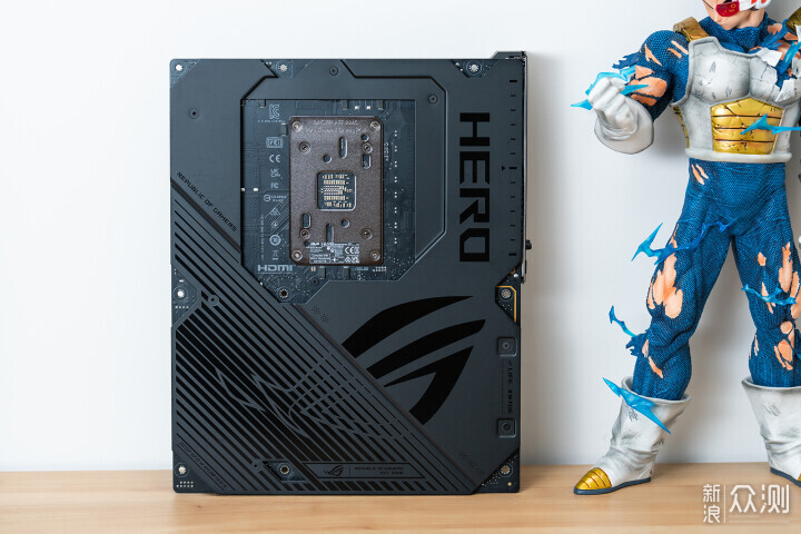 华硕X870E HERO+AMD 9900X首发实测！_新浪众测