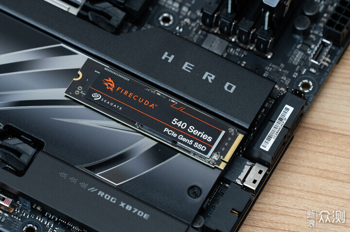 华硕X870E HERO+AMD 9900X首发实测！_新浪众测