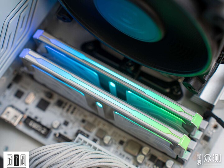 宇瞻 ZADAK SPARK RGB DDR5 7200上手实测_新浪众测