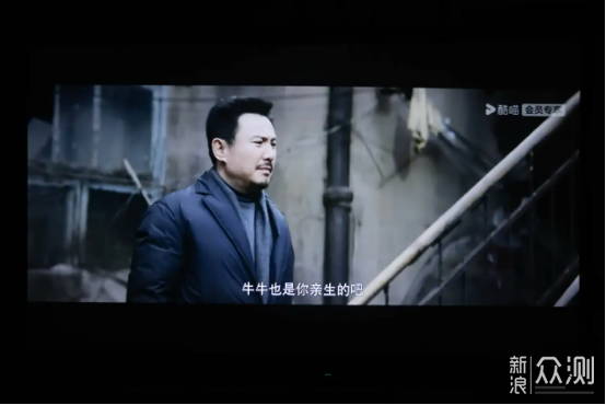 真1080P，投影效果好，哈趣Q1云台投影仪体验_新浪众测