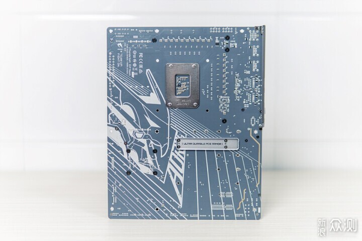 纯白，技嘉电竞冰雕Z890 AORUS PRO ICE装机_新浪众测