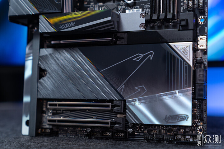 技嘉 Z890 AORUS MASTER 超级雕开箱评测_新浪众测