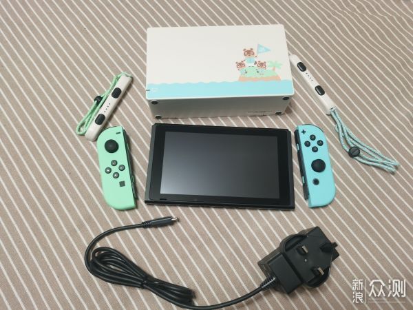 令人惊艳的动森限定版Switch Lite开箱_新浪众测