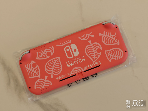 令人惊艳的动森限定版Switch Lite开箱_新浪众测