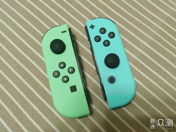 令人惊艳的动森限定版Switch Lite开箱_新浪众测