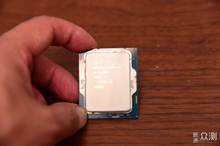 打游戏选哪个？9600X PK 14600KF实战测试_新浪众测