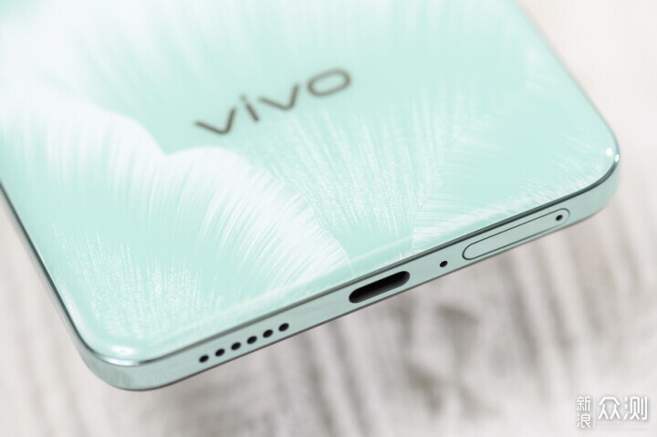 vivo Y300评测：千元机开卷外放、电池新赛道_新浪众测