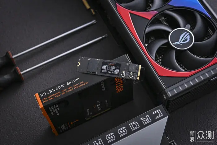 西部数据 WD_BLACK SN7100 NVMe SSD 开箱简测_新浪众测