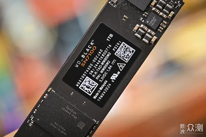 西部数据 WD_BLACK SN7100 NVMe SSD 开箱简测_新浪众测