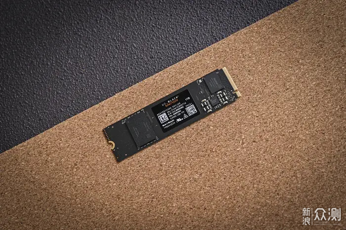 西部数据 WD_BLACK SN7100 NVMe SSD 开箱简测_新浪众测