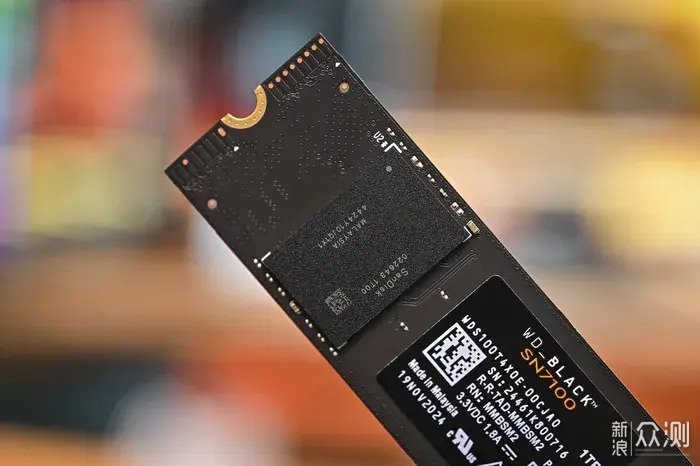 西部数据 WD_BLACK SN7100 NVMe SSD 开箱简测_新浪众测