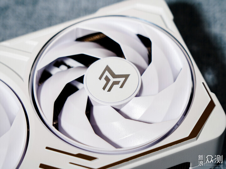 适用性很好！RTX5060 Ti金属大师白金版MAX OC_新浪众测