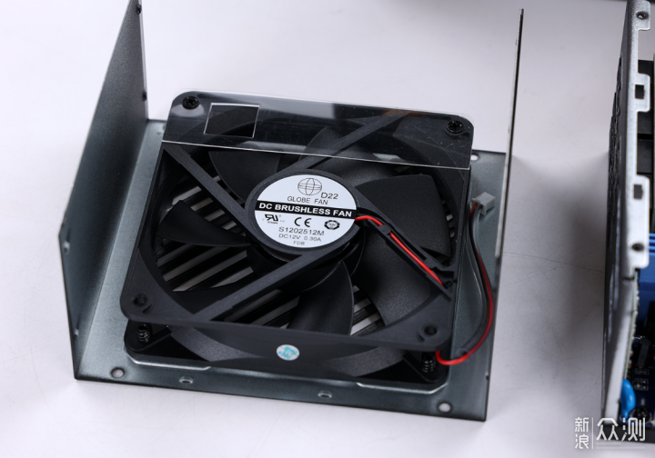 5090D用啥电源？安耐美金竞蝠GM1000W拆解实测_新浪众测