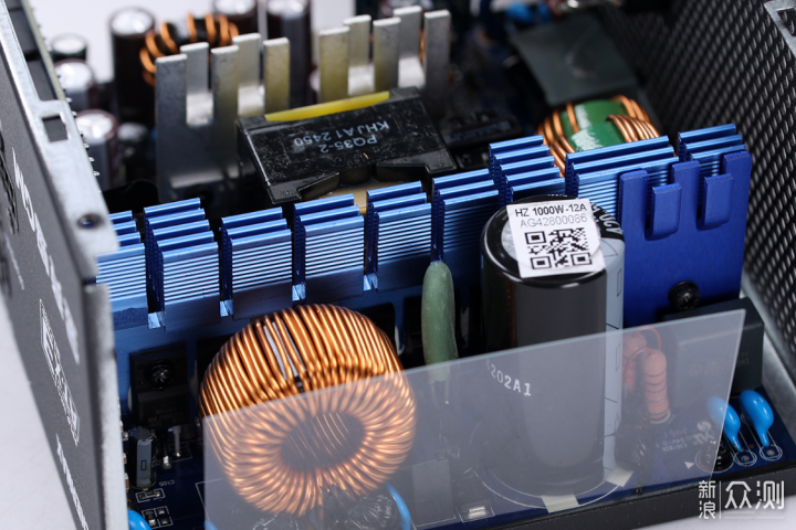 5090D用啥电源？安耐美金竞蝠GM1000W拆解实测_新浪众测