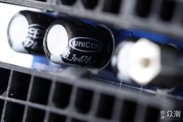 5090D用啥电源？安耐美金竞蝠GM1000W拆解实测_新浪众测