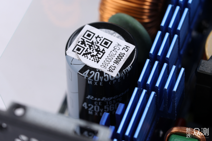 5090D用啥电源？安耐美金竞蝠GM1000W拆解实测_新浪众测