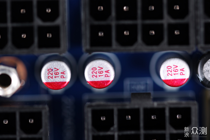 5090D用啥电源？安耐美金竞蝠GM1000W拆解实测_新浪众测