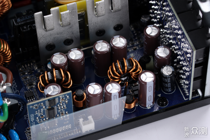 5090D用啥电源？安耐美金竞蝠GM1000W拆解实测_新浪众测