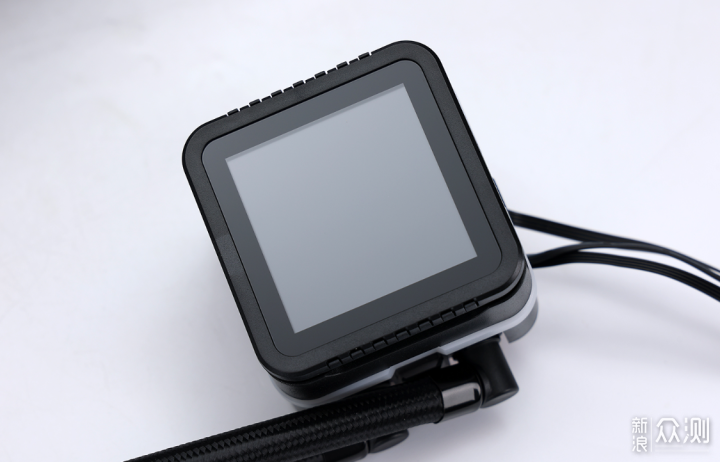 把水冷屏幕摆上桌面！ALPHA2 DS 360水冷实测_新浪众测