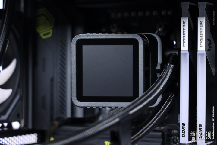 把水冷屏幕摆上桌面！ALPHA2 DS 360水冷实测_新浪众测