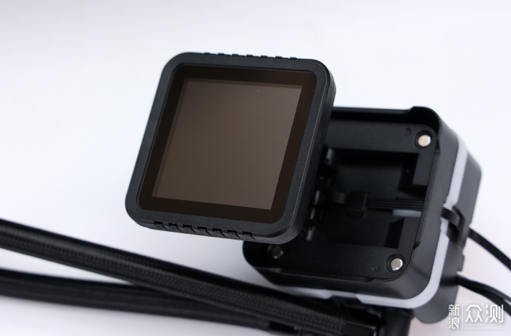 把水冷屏幕摆上桌面！ALPHA2 DS 360水冷实测_新浪众测