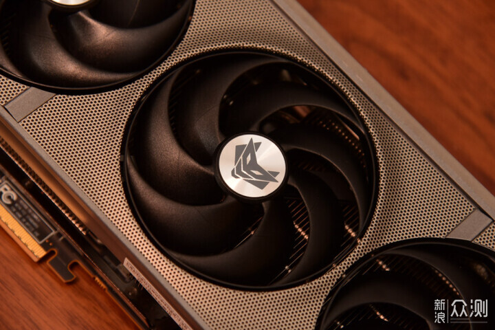 游戏战将，AMD 9600X PK 265K！谁更强？_新浪众测