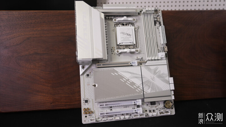 颜值性能兼修！9950X3D白色主机打造全历程！_新浪众测