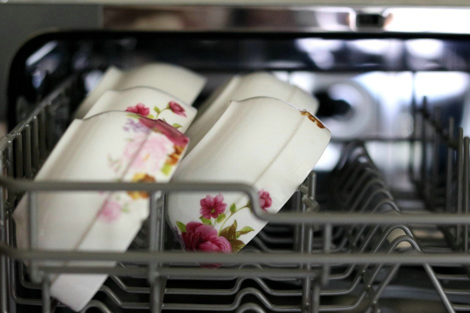专为解放双手而生 美的智能洗碗机体验