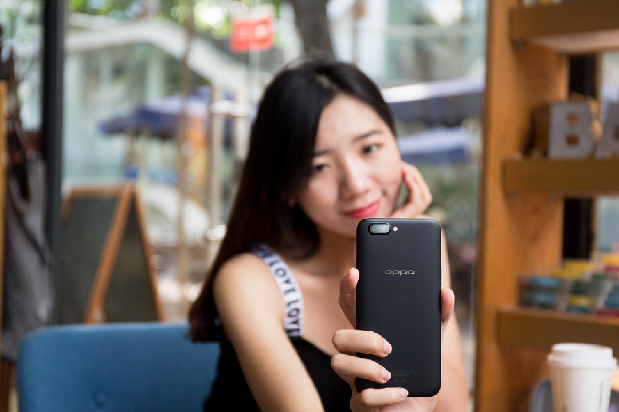 OPPO R11卖得不便宜 却总有理由让妹子买买买