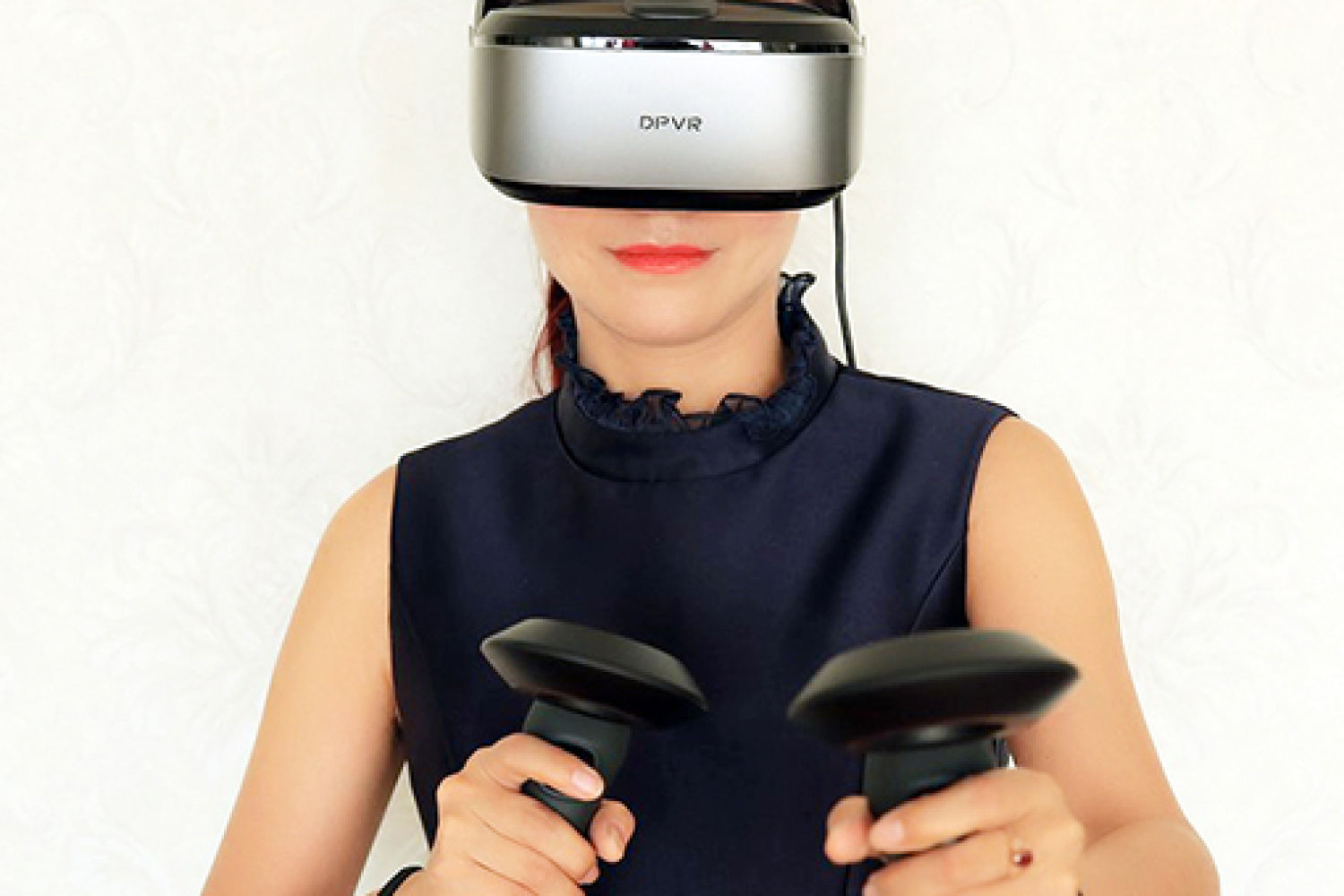 戴上头盔尽享精彩——大朋VR头盔E3
