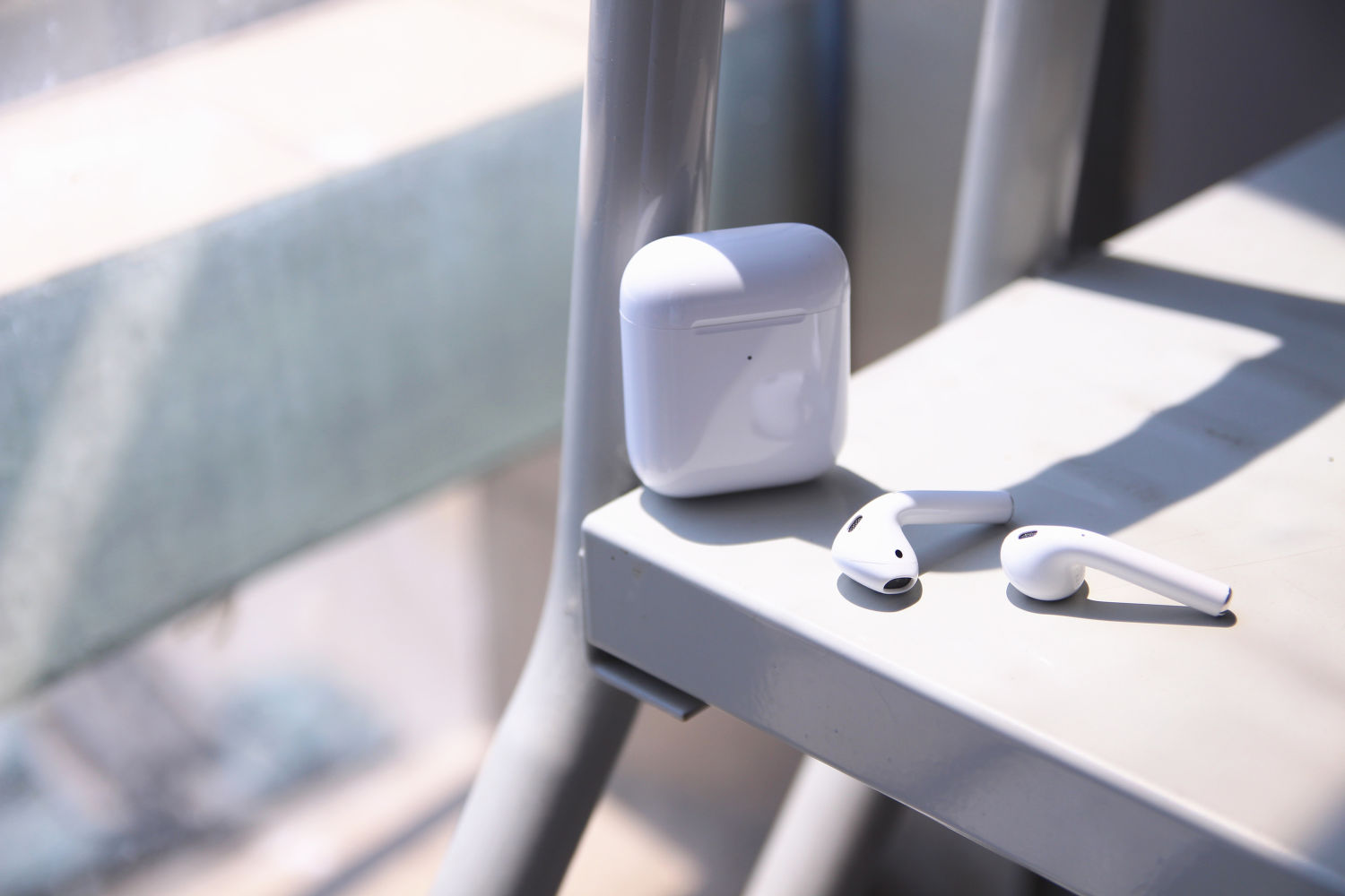 三年的“缝缝补补”，AirPods 2只为稳中求胜