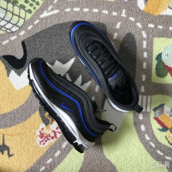 年末来晒发布22年的经典款Nike Air Max 97_新浪众测