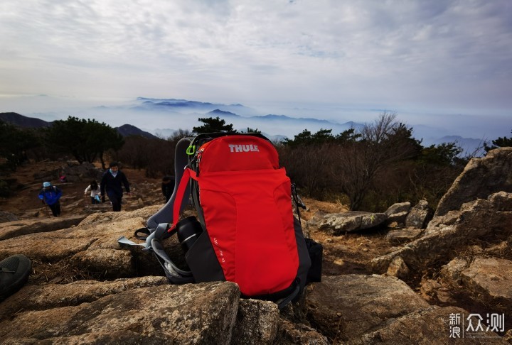 Thule Capstone 22L户外双肩包伴我龙王山之行_新浪众测