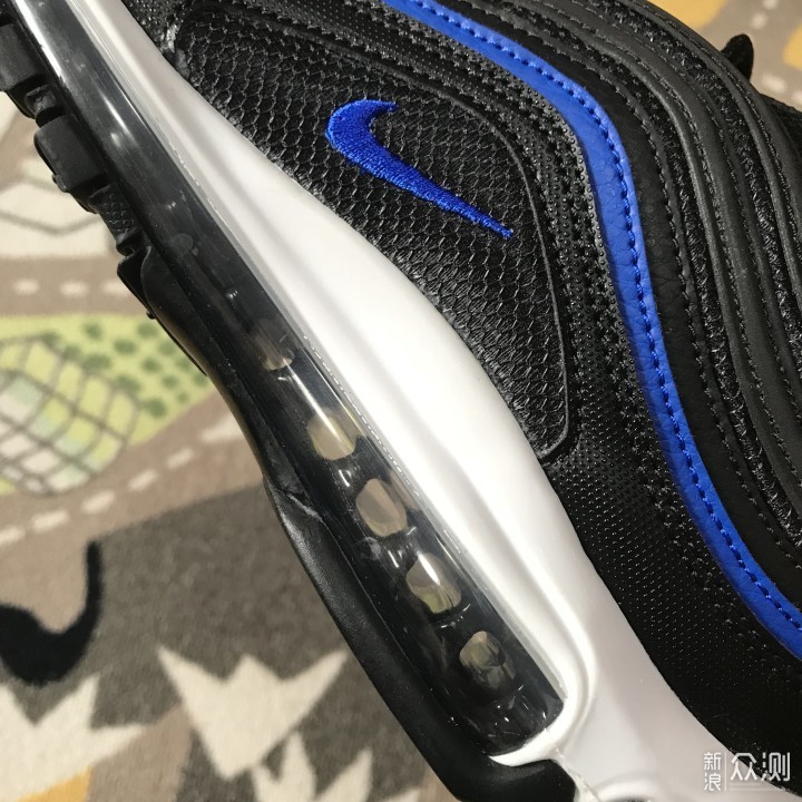 年末来晒发布22年的经典款Nike Air Max 97_新浪众测