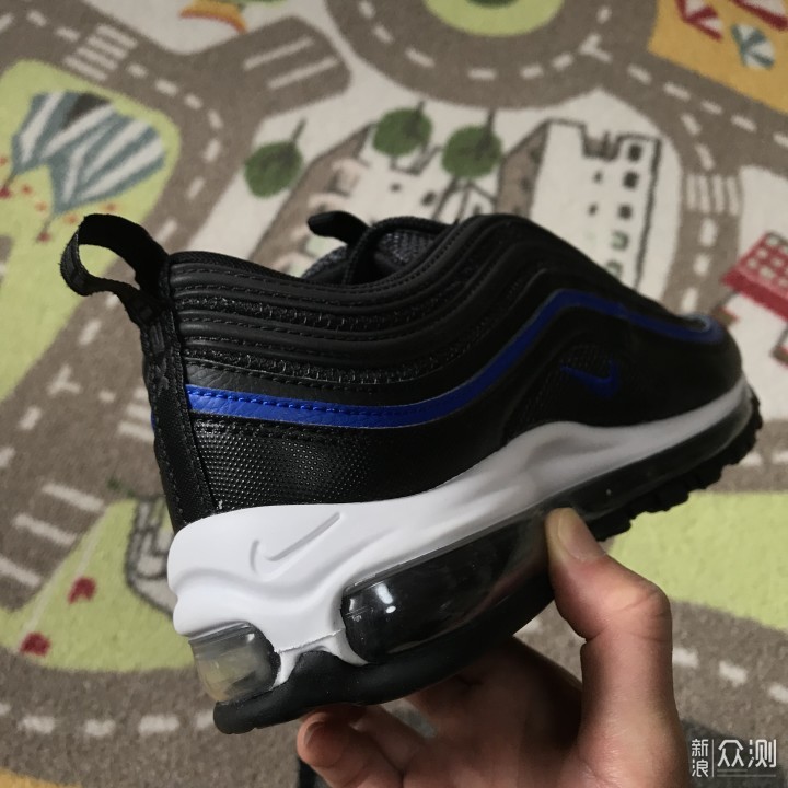 年末来晒发布22年的经典款Nike Air Max 97_新浪众测