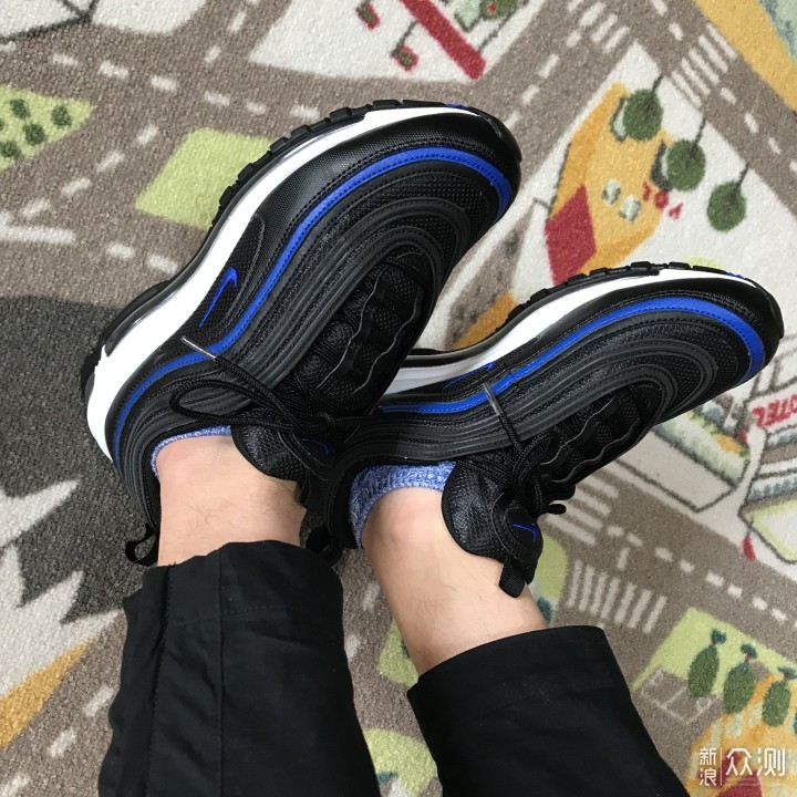 年末来晒发布22年的经典款Nike Air Max 97_新浪众测