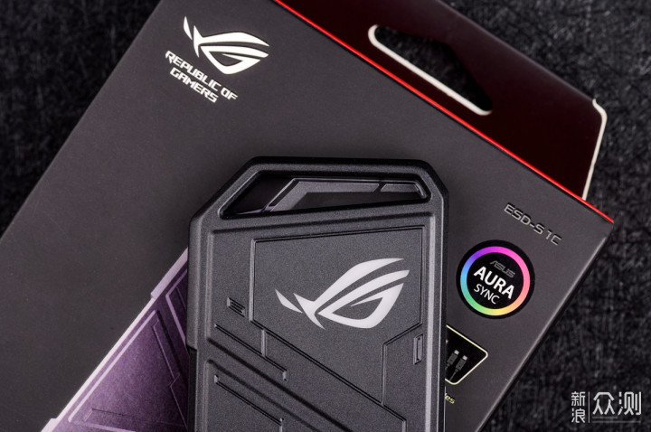 插上RGB的翅膀，ROG STRIX ARION SSD外接盒_新浪众测