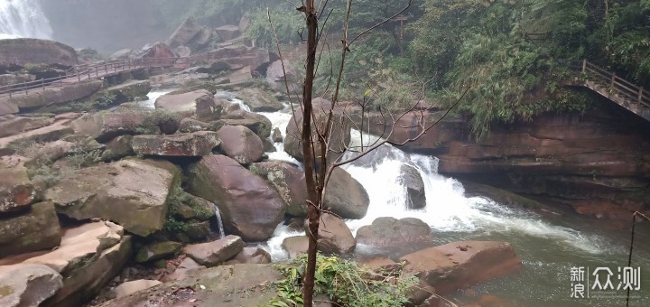 赤水丹霞景区惊艳赤水大瀑布（十丈洞景区）_新浪众测