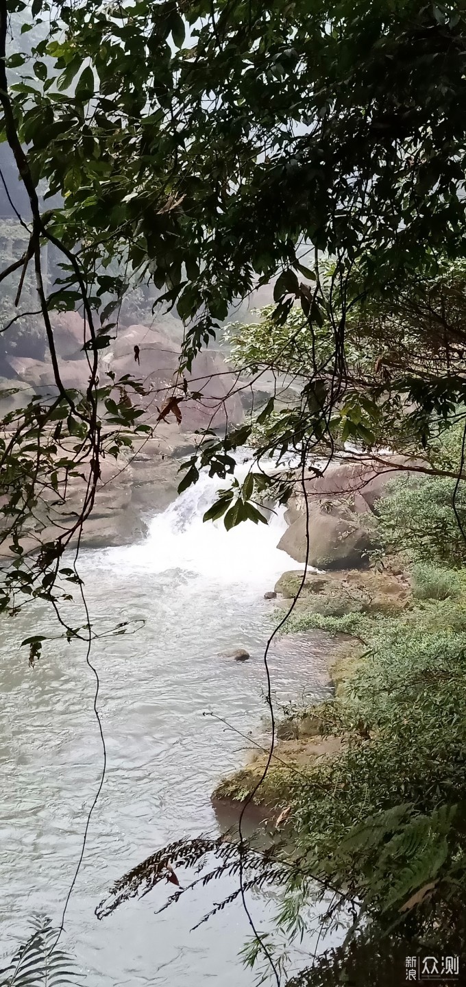 赤水丹霞景区惊艳赤水大瀑布（十丈洞景区）_新浪众测