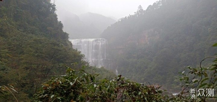 赤水丹霞景区惊艳赤水大瀑布（十丈洞景区）_新浪众测